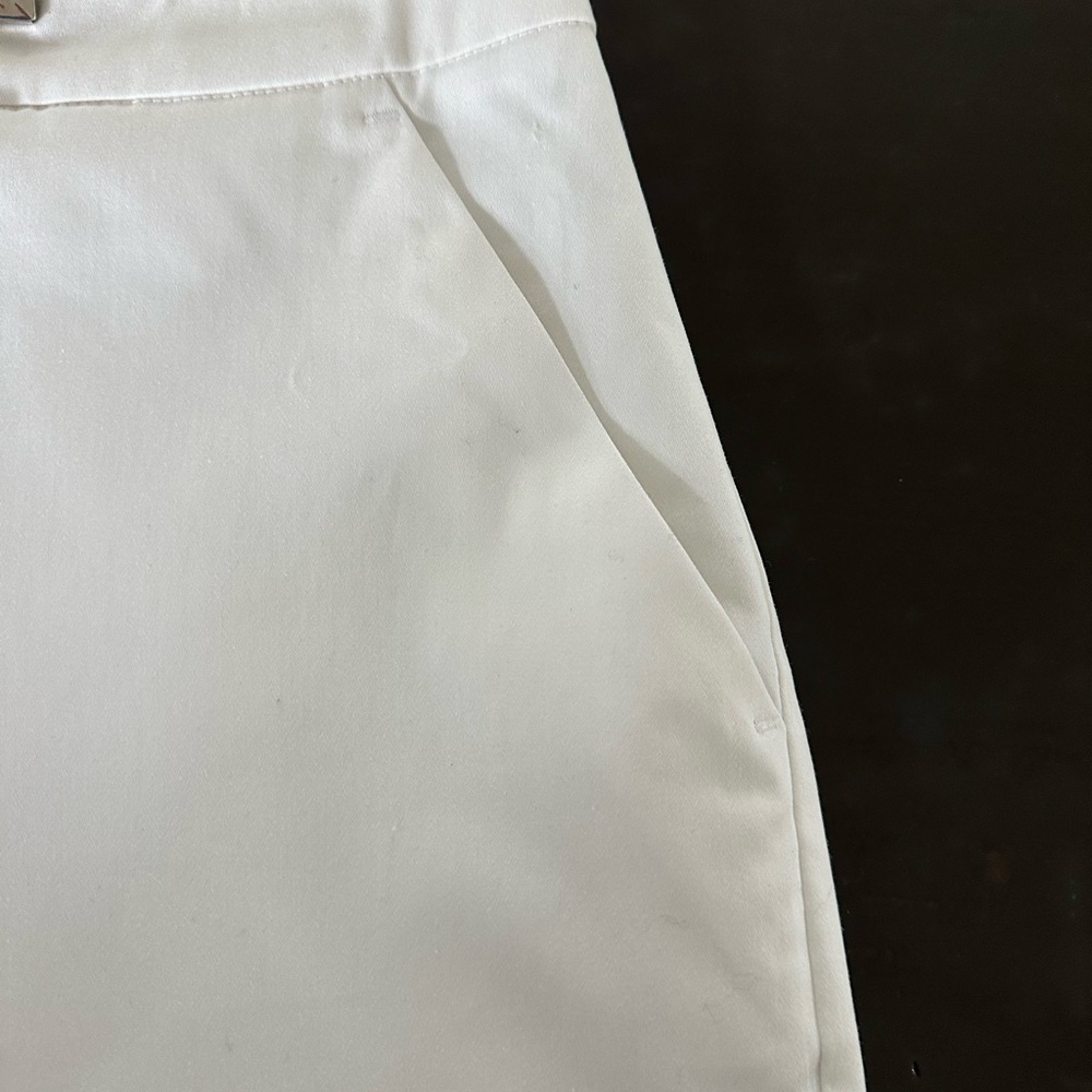 VENUS Women's Classic White Shorts - Picture 2 of 4